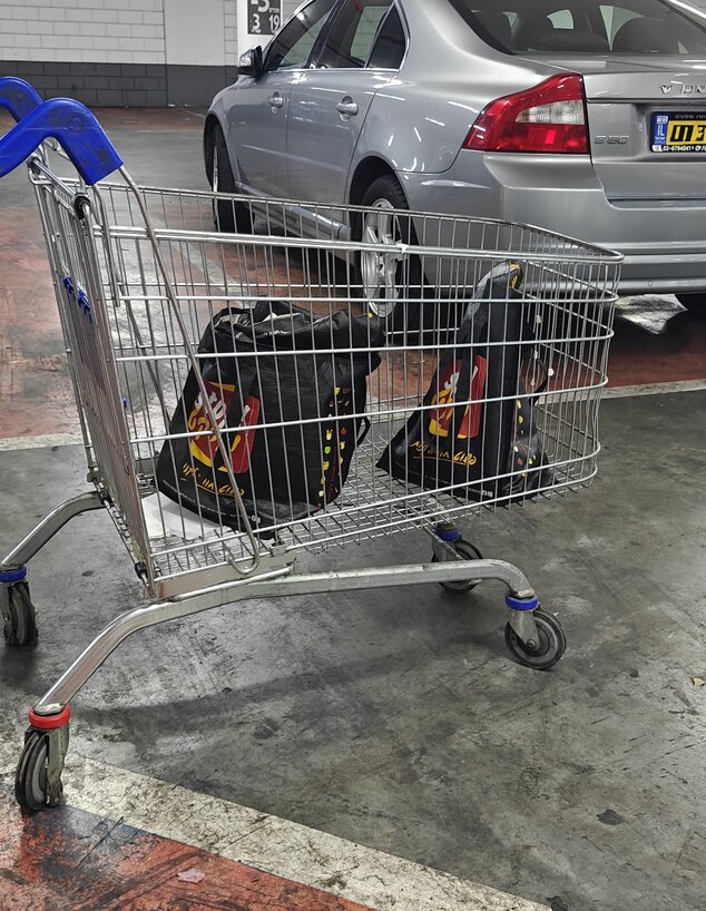 עגלת סופר נטושה