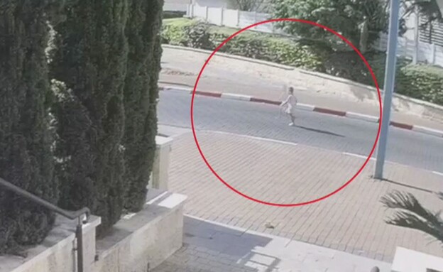 תיעוד הפעוט בן ה-3 לאחר שיצא משער הגן