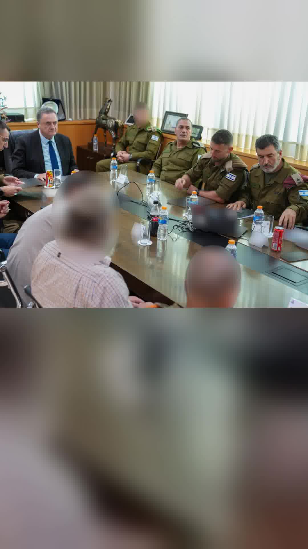 שר הביטחון קיים היום הערכת מצב רב-זירתית ביחד עם הרמטכ"ל, רב אלוף אייל זמיר, ובכירים נוספים במערכת ה
