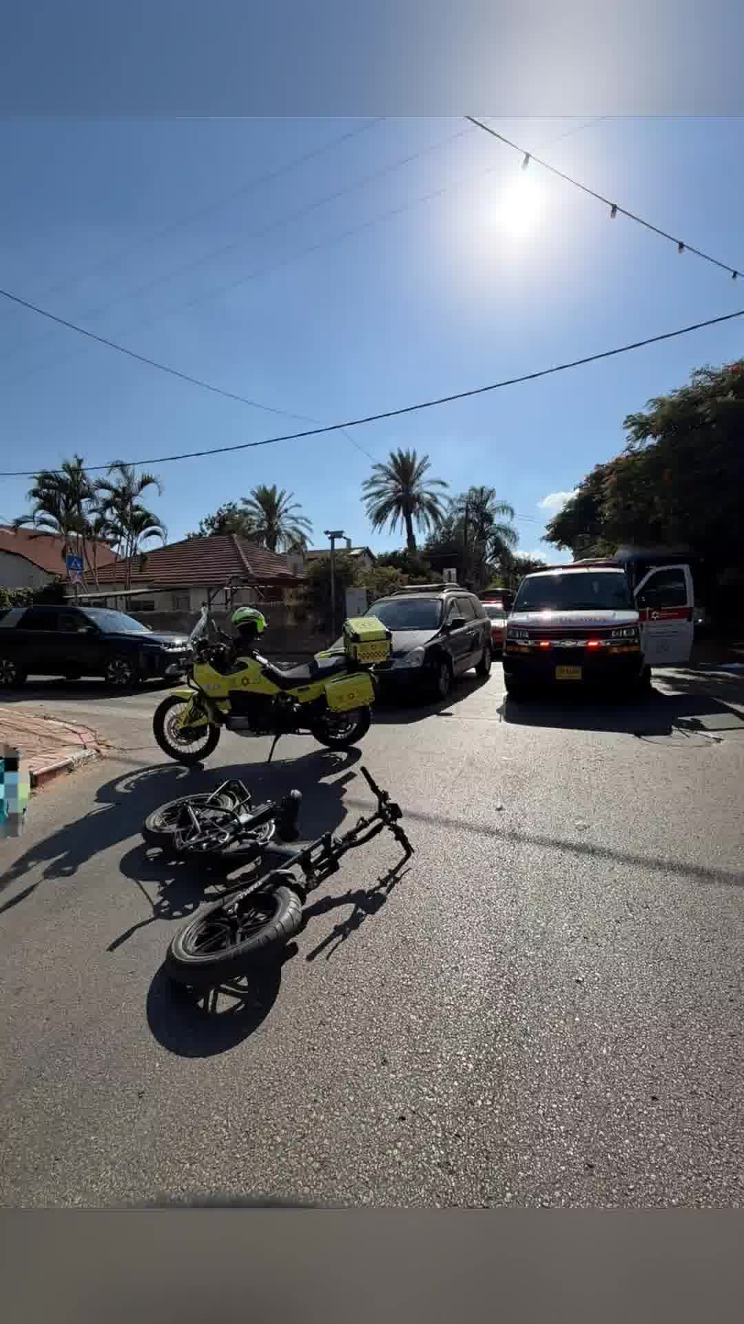 רוכב אופניים חשמליים בן 21 שנפגע מרכב במעש, פונה לבית החולים בתל השומר במצב בינוני עם חבלה רב מערכתי