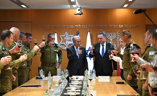 בנימין נתניהו בהרמת כוסית לראש השנה עם פורום מטכ"ל
