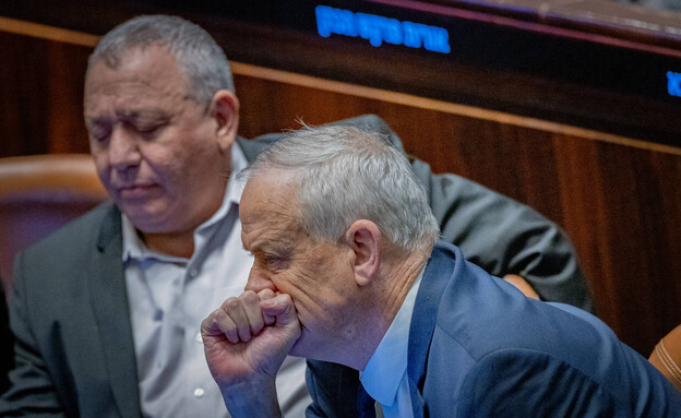 יו"ר כחול לבן בני גנץ ויו"ר ישר גדי איזנקוט יו"ר כחול לבן בני גנץ ויו"ר ישר גדי איזנקוט