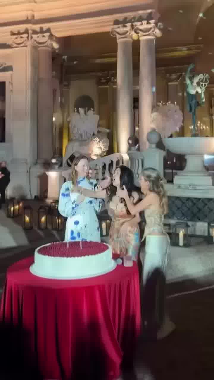 אין אין אין חגיגה: סלמה הייק בת 60