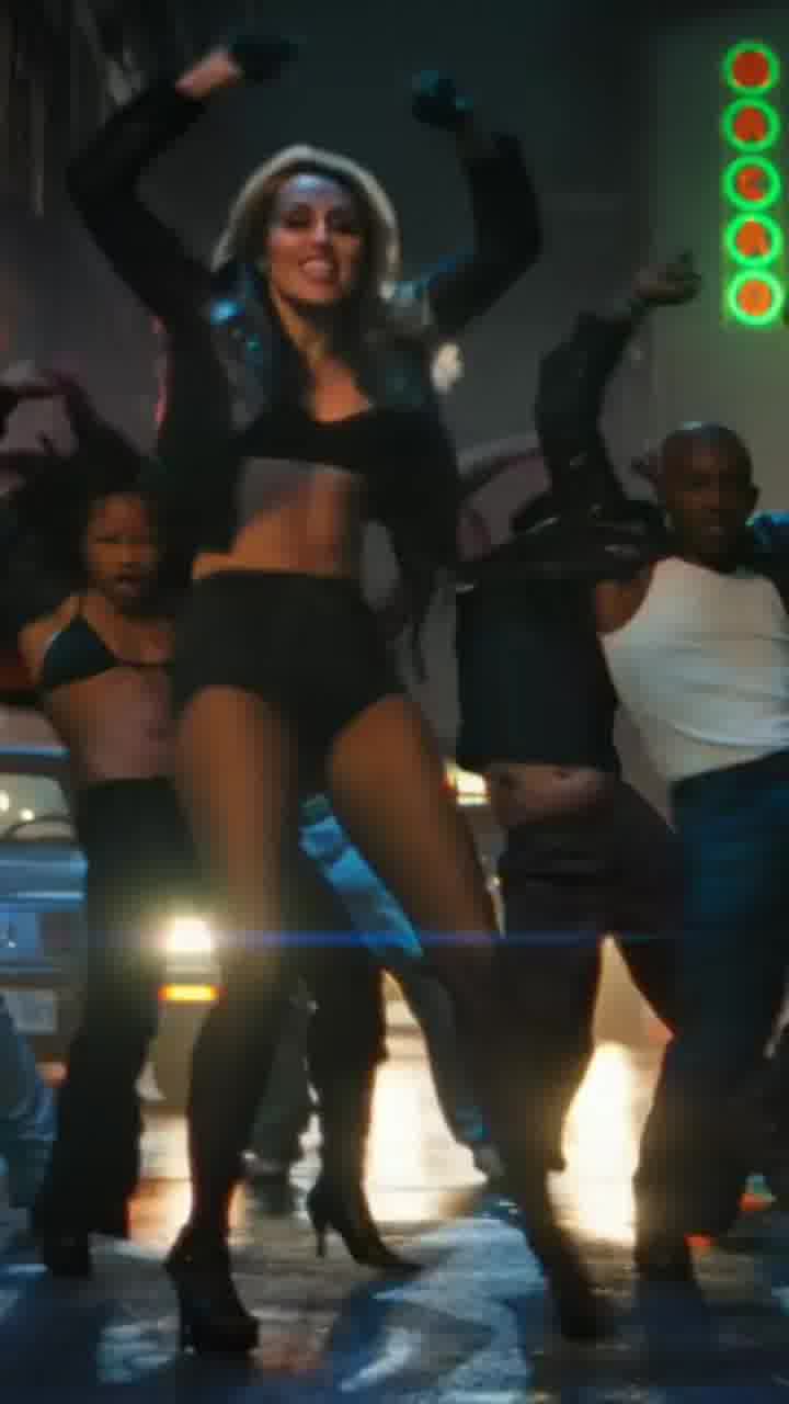 הטירוף הבא? מיילי סיירוס הוציאה הלילה סינגל חדש