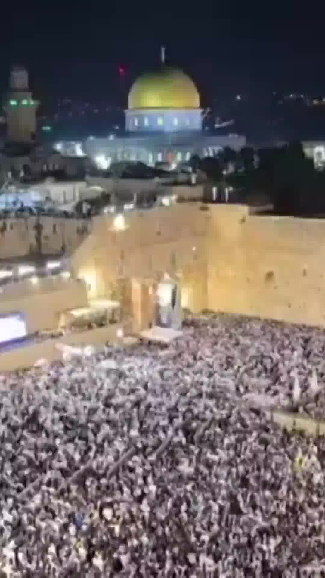 למעלה מ-50 אלף מתפללים לקחו חלק הלילה בתפילת סליחות בכותל. מאז תחילת חודש אלול פקדו את המקום חצי מיל