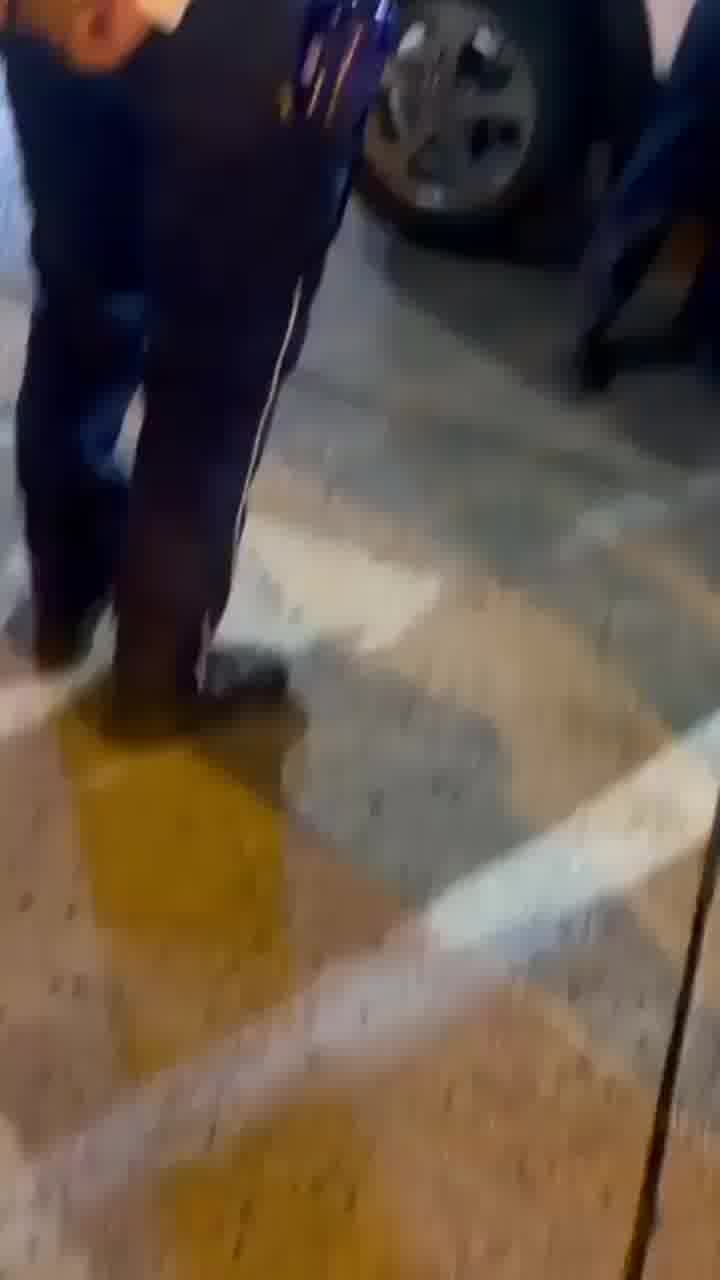 כשאתה כל כך שיכור ומנסה להתקשר לעורך הדין שלך בכרטיס האשראי 