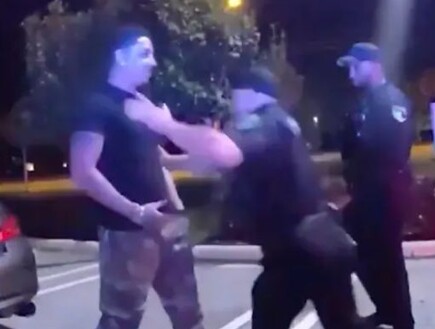 "מה תעשה לי?": הנהג התגרה בשוטר – וגילה בדרך הקשה שהוא לוחם UFC לשעבר