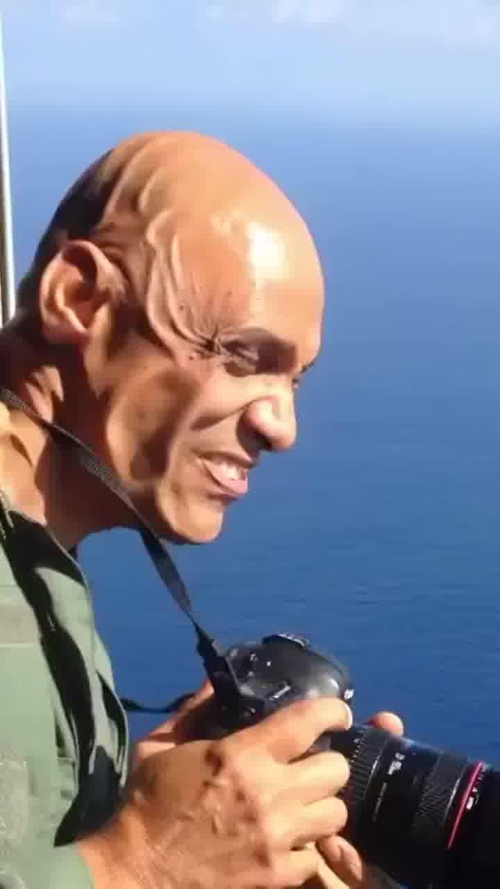 קצין בחיל הים ההודי צילם תמונה בגובה של 20 אלף רגל, ברוחות של 400 קשר (740 קמ"ש)