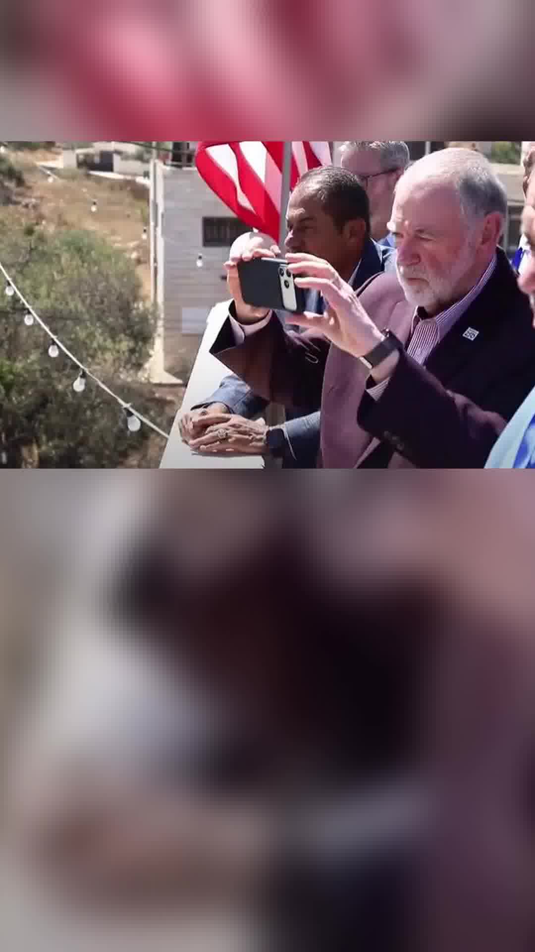 בכיר בבית הלבן: "דבריו של השגריר מייק האקבי נגד הסנקציות הבריטיות על ההתנחלויות לא היו מתואמים עם הב