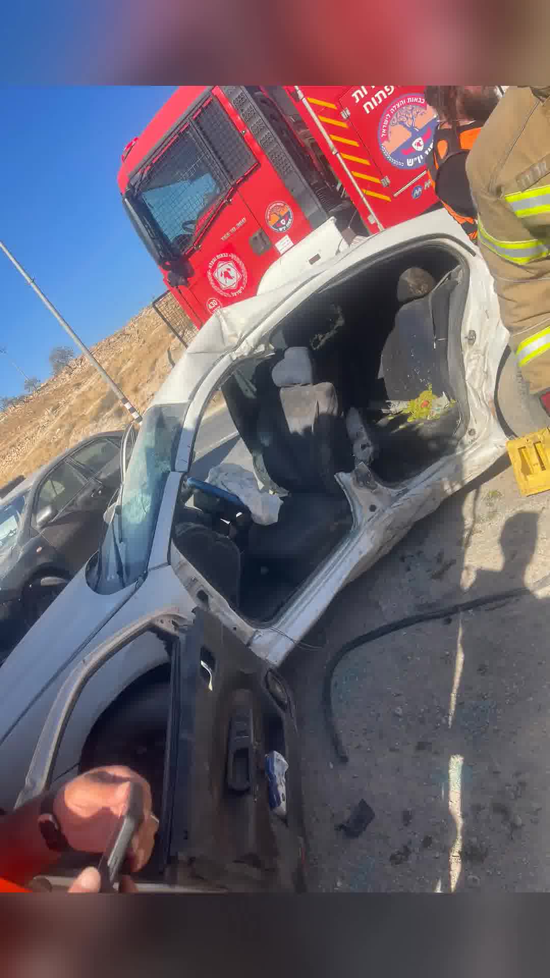 לכוד חולץ בתאונת דרכים סמוך לקריית ארבע
