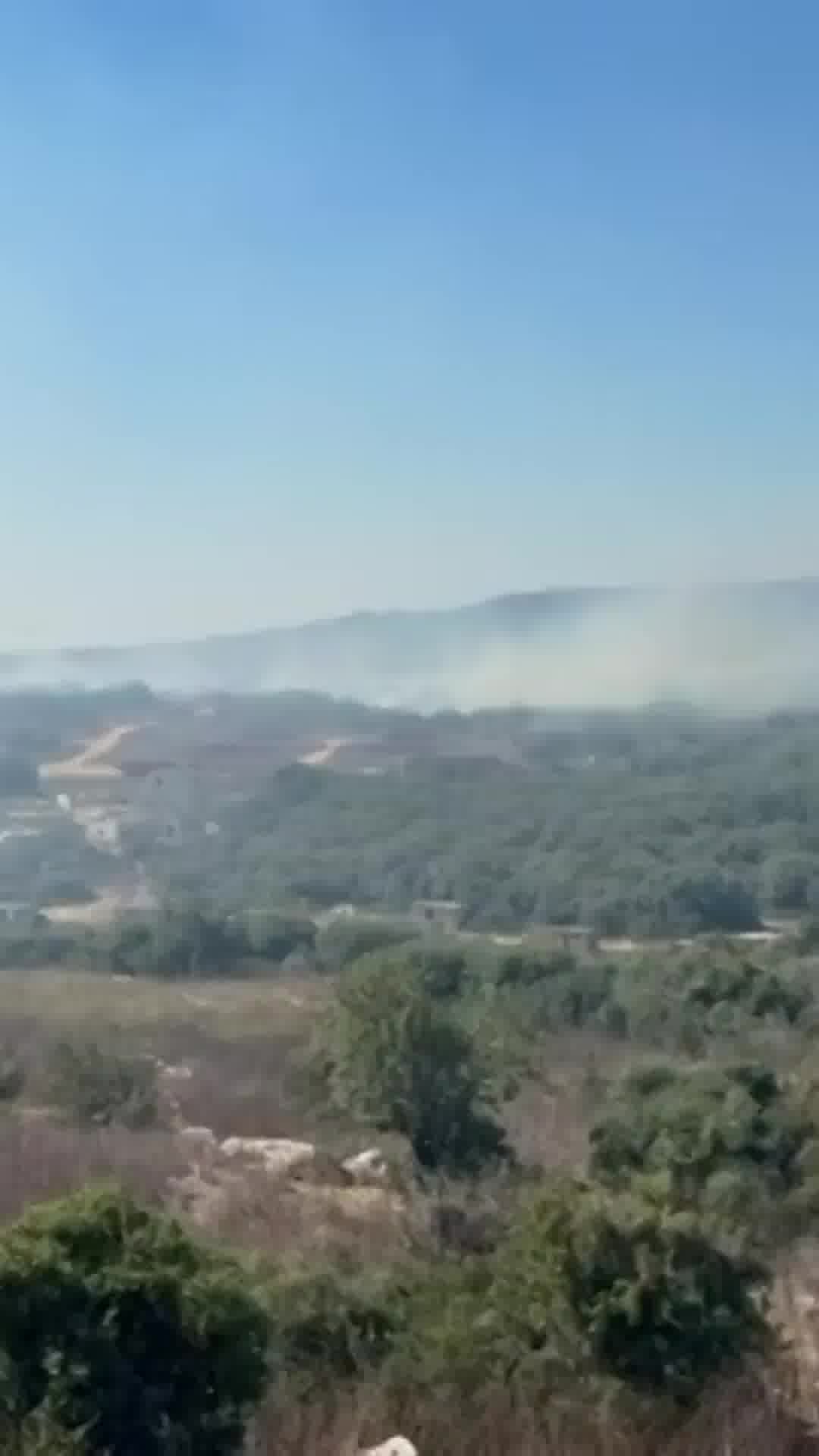 עשן כבד באזור אליקים: מטוסי כיבוי פועלים לכיבוי השריפה - לא נשקפת סכנה לישובים בסביבה