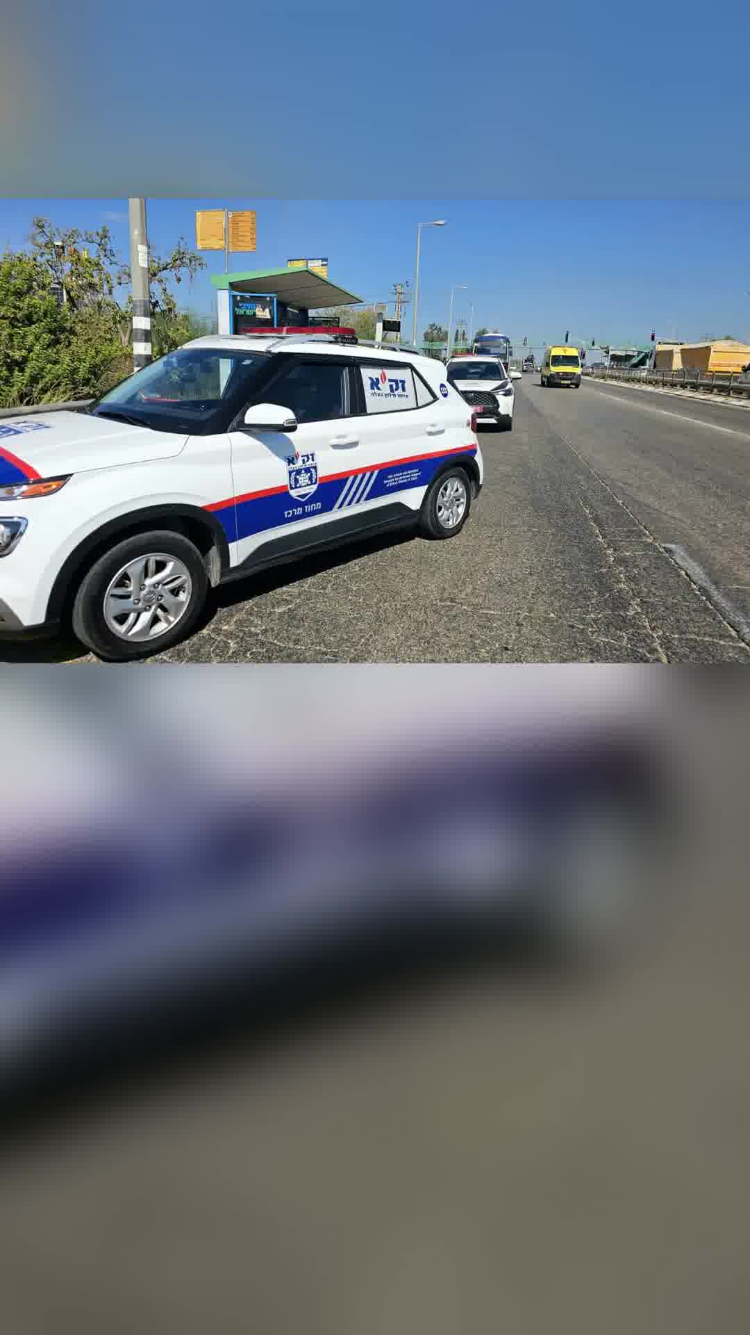 גבר כבן 30 אותר ללא רוח חיים מאחורי תחנת אוטובוס, סמוך לצומת צריפין