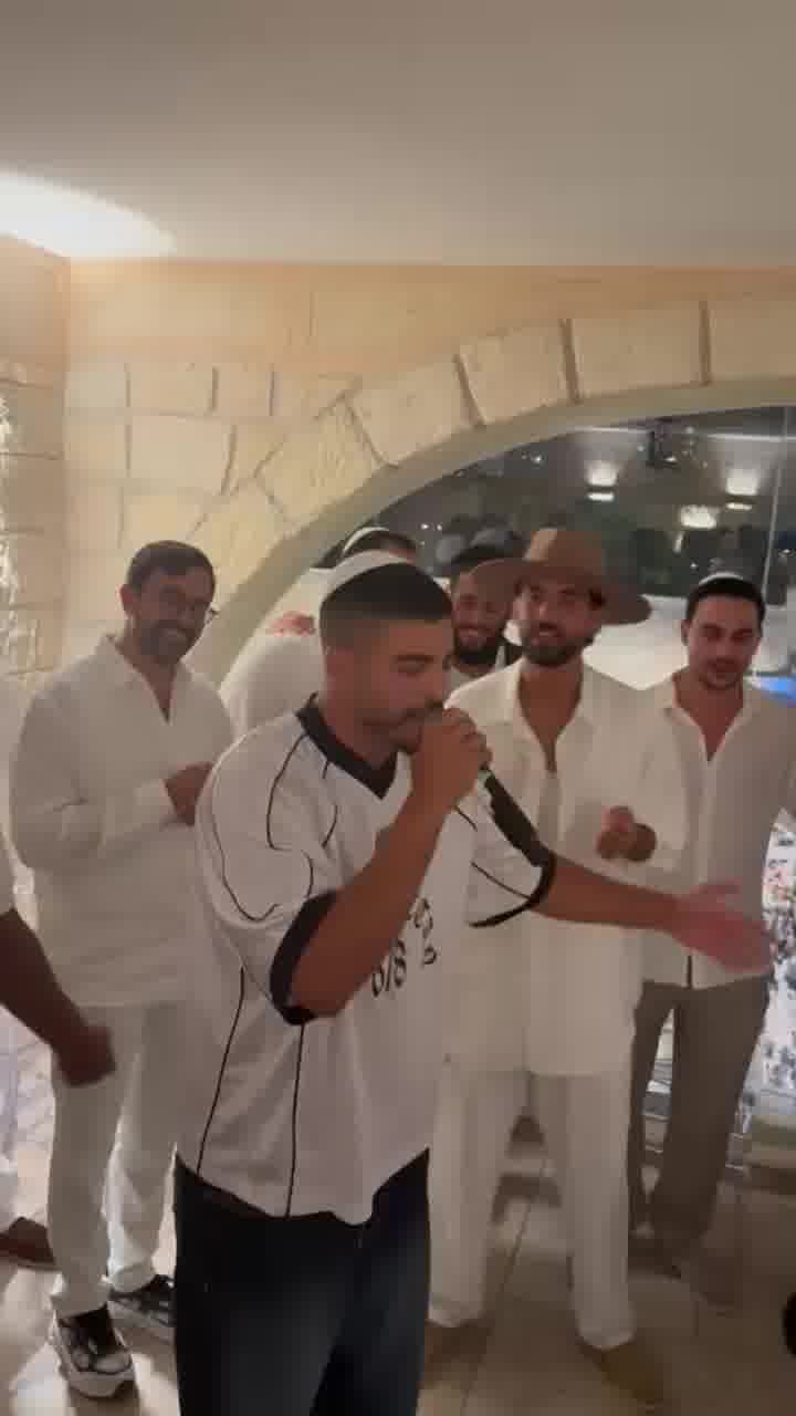 רגע לפני ראש השנה: עומר חזן בערב סליחות; על השירה: הזמר אליאור זנדני
