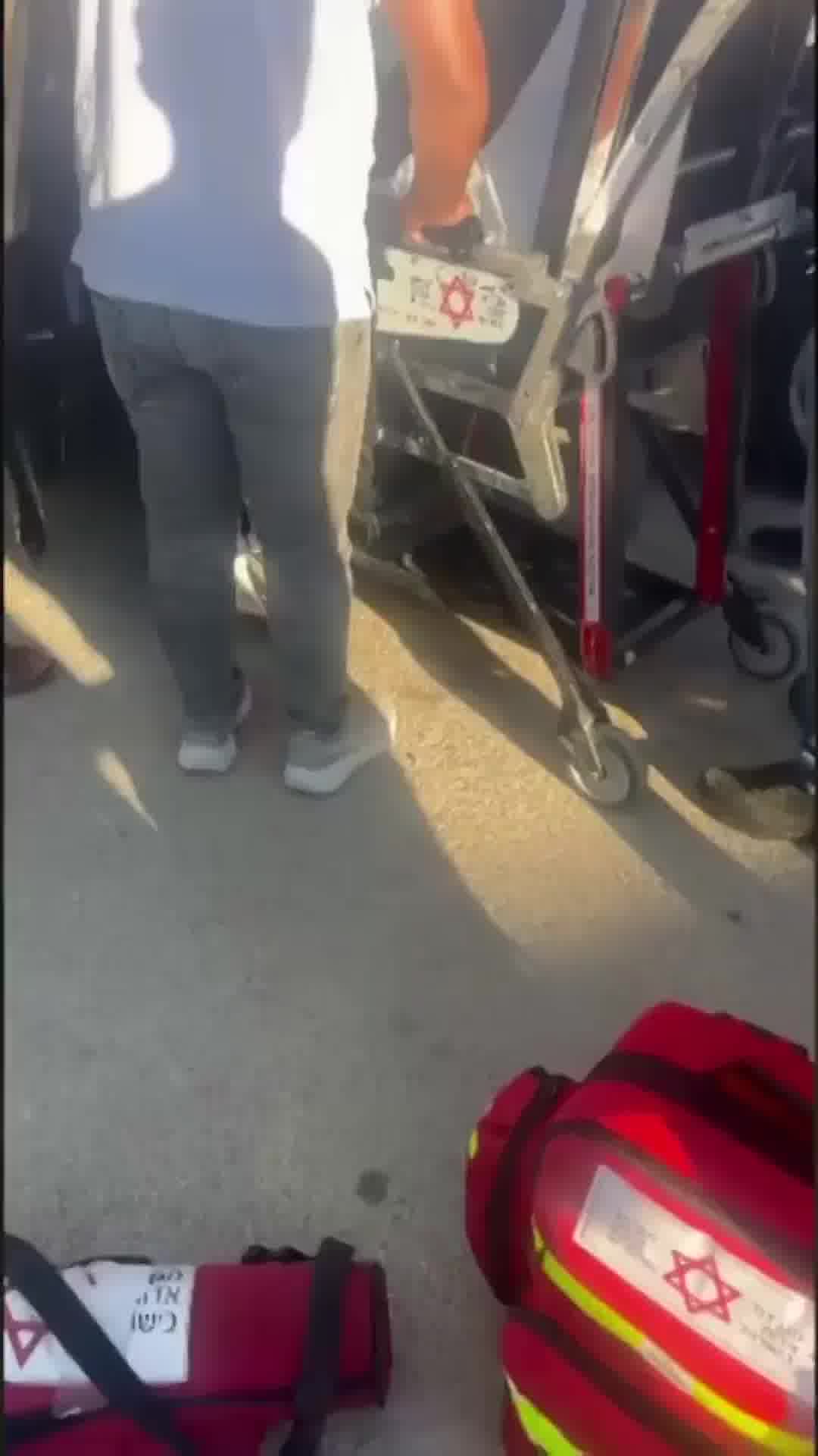 ניסיון רצח לעיני התלמידים בנגב: ירו במורה בחניית בית הספר - וברחו | תיעוד
