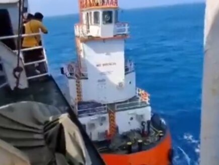 אבד הקשר עם מעבורת נוסעים באינדונזיה: מעל למאה נוסעים חולצו, אחד נהרג ומאות עדיין נעדרים