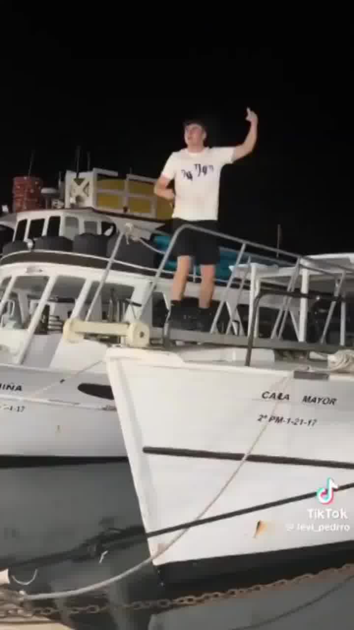 זה בסדר, אתה לא צריך את השניים הקדמיות שלך