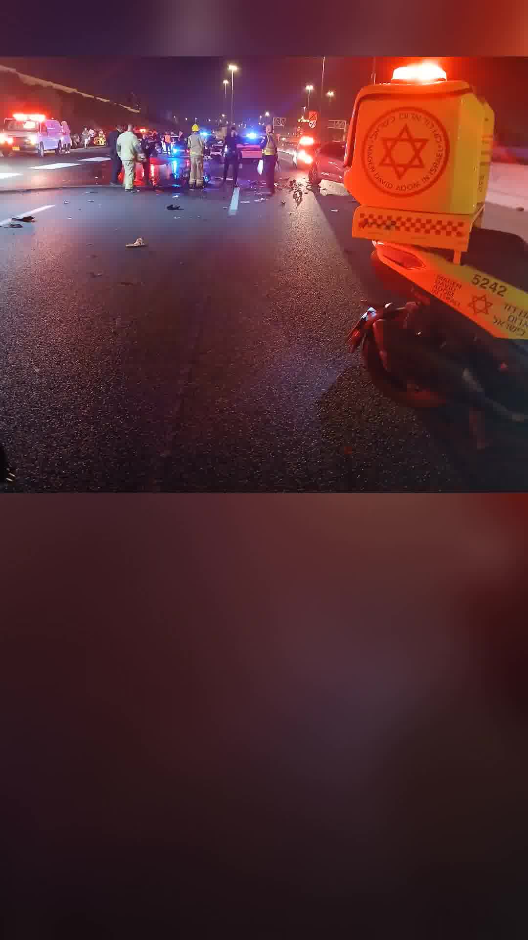 בן 23 נפצע קשה ו-6 נוספים באורח קל בתאונת דרכים בין אופנוע ושני כלי רכב בכביש 431 
