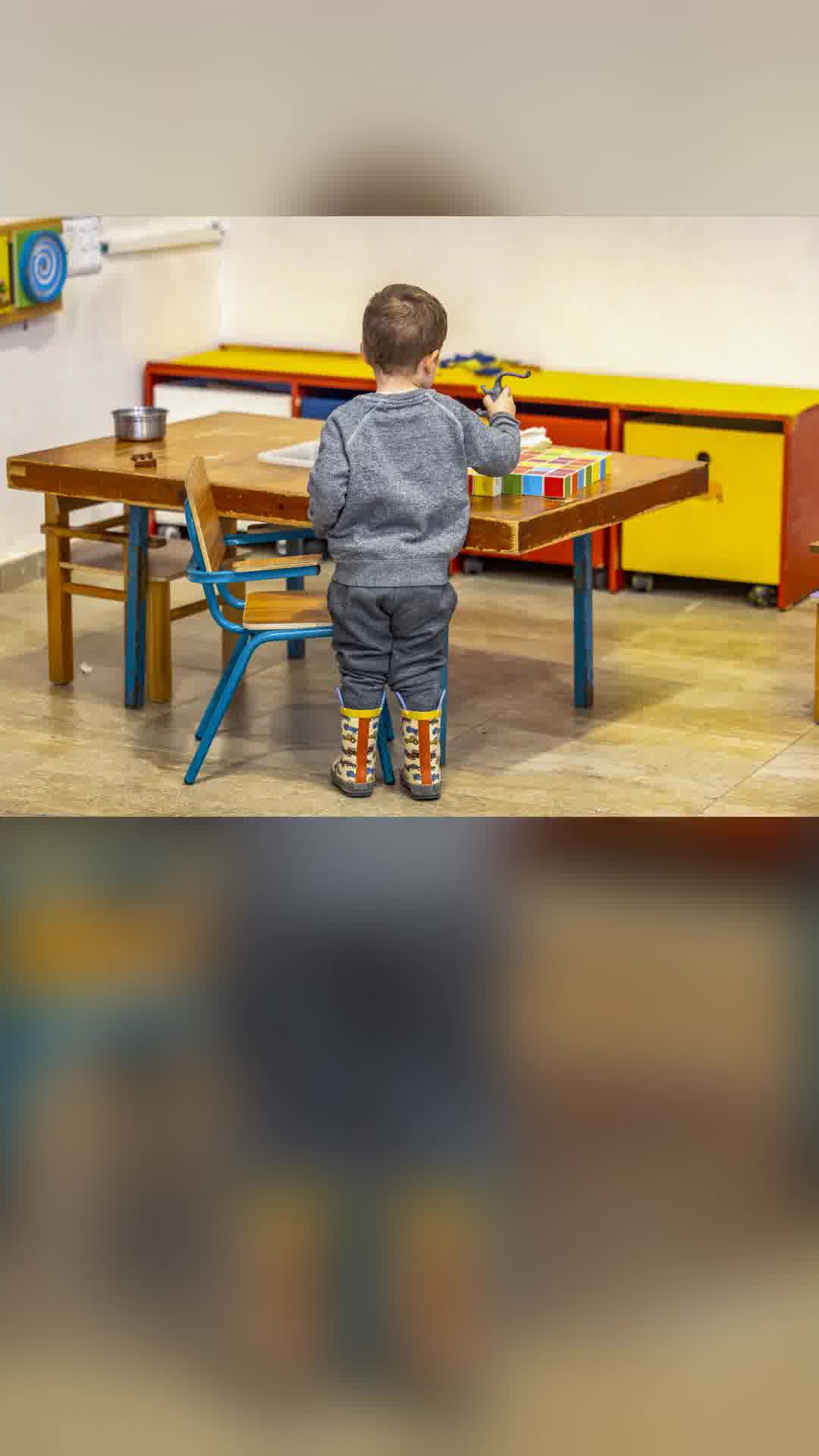 "דחפה ובעטה וצבתה אותם": 7 שנות מאסר נגזרו על סייעת בגן שתקפה 12 תינוקות