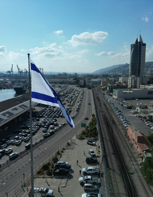 דגל עבר לחיפה