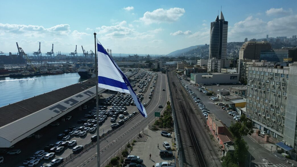 דגל עבר לחיפה דגל עבר לחיפה