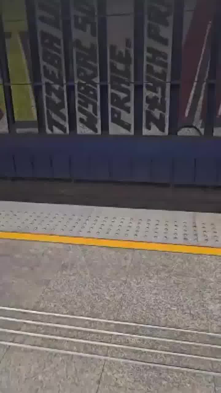 בינתיים בפולין... אייל קורא תועד רץ על פסי הרכבת בוורשה