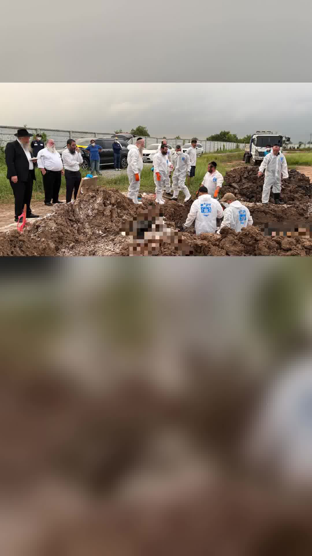 מתנדבי זק״א ורבני חב״ד פעלו להעברת ארבעה קברים מבית העלמין הסמוך לבנגקוק לחלקה חדשה