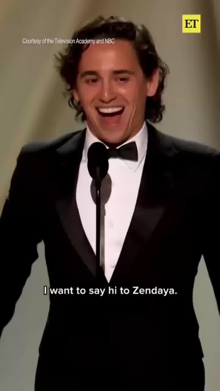 המנחה מרסלו הרננדז (“SNL”) ניסה להישאר אדיש מול זנדאיה וטום הולנד בטקס האמי - אך נכשל
