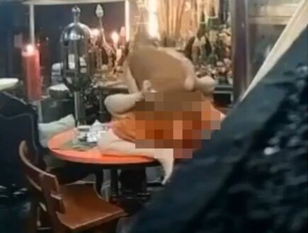הנזיר הבכיר נתפס עם המאהבת – ובחקירה נמצאו מיליוני דולרים וזהב