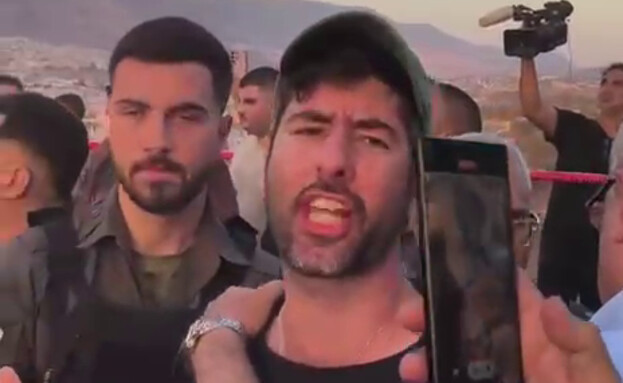 רגעי המעצר של אלון לי גרין רגעי המעצר של אלון לי גרין