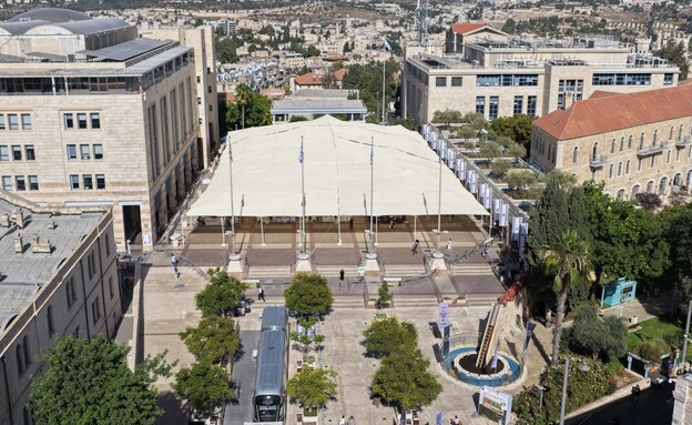 יריד הלב עם המילואימניקים, כיכר ספרא ירושלים יריד הלב עם המילואימניקים, כיכר ספרא ירושלים