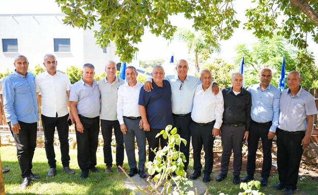 גדי איזנקוט עם ראשי הרשויות הבדואיות גדי איזנקוט עם ראשי הרשויות הבדואיות