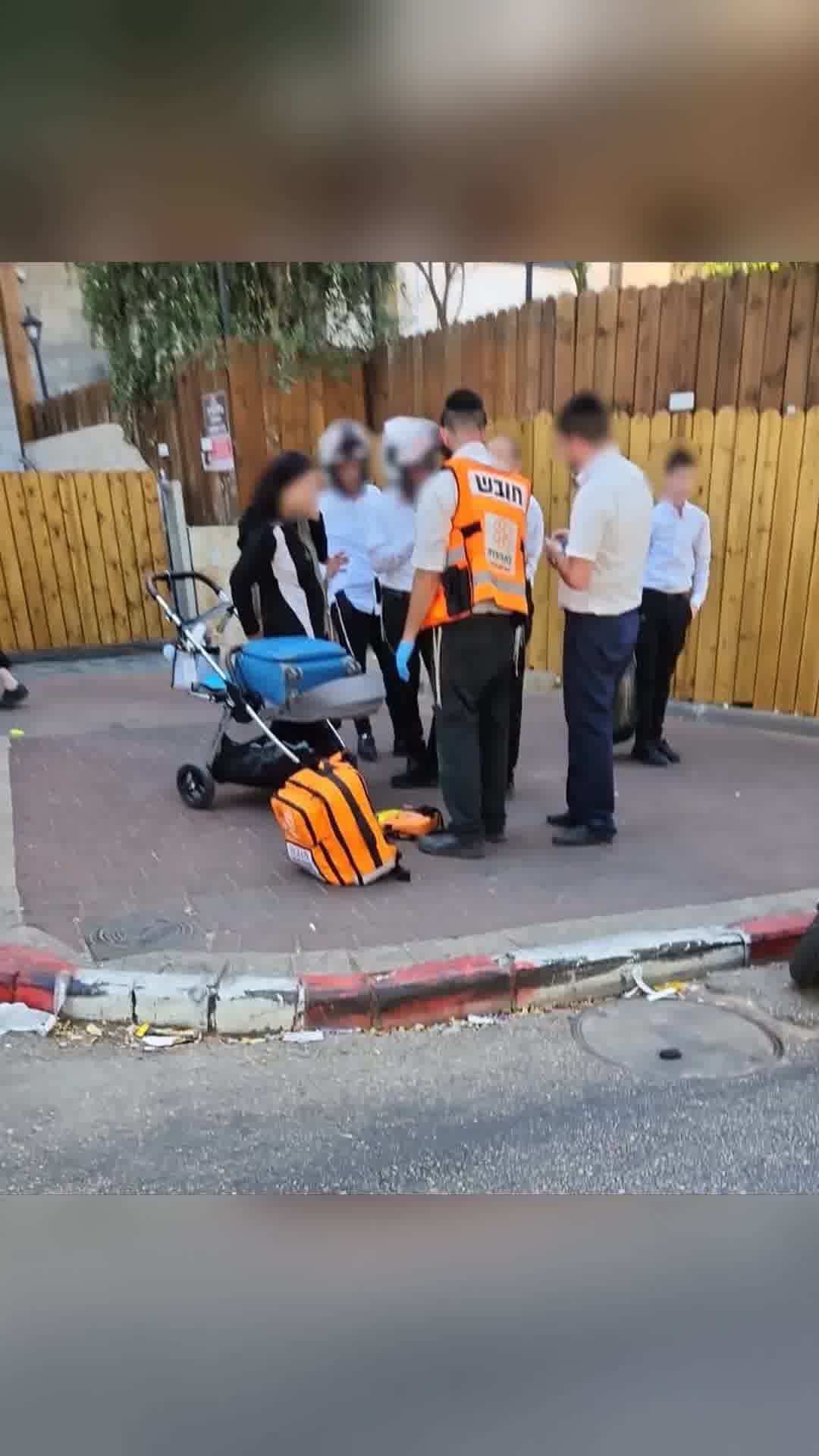 בני ברק: בן שנה נפל באוטובוס כתוצאה מבלימה - מצבו בינוני
