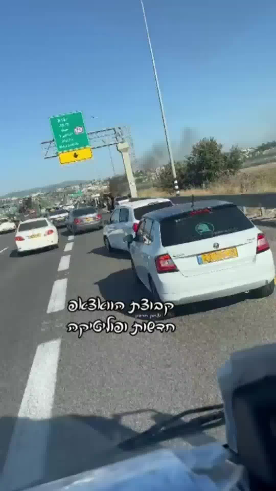 סמוך לכל הנהגים: רכב עולה באש ליד אלונים