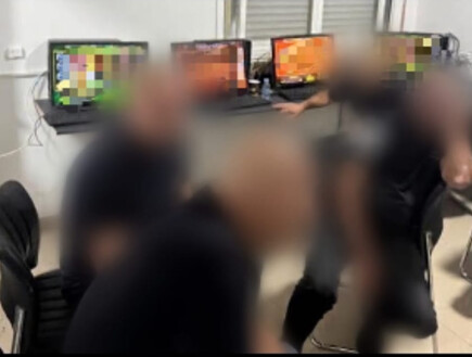 השוטרים בעפולה הוזעקו בגלל אדם חשוד וגילו: "הפכו דירת גן לקזינו"