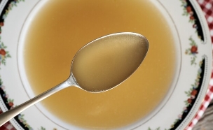 מרק עוף צח (צילום: Madeleine Steinbach, ShutterStock)