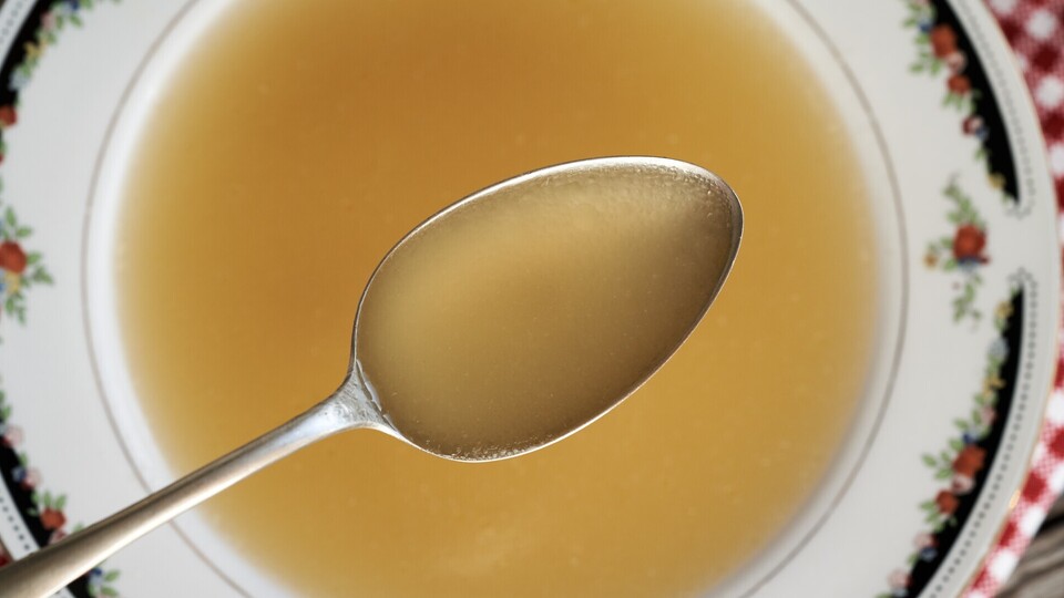 מרק עוף צח (צילום: Madeleine Steinbach, ShutterStock)