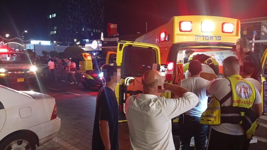 הזירה במרכז המסחרי בחדרה הזירה במרכז המסחרי בחדרה