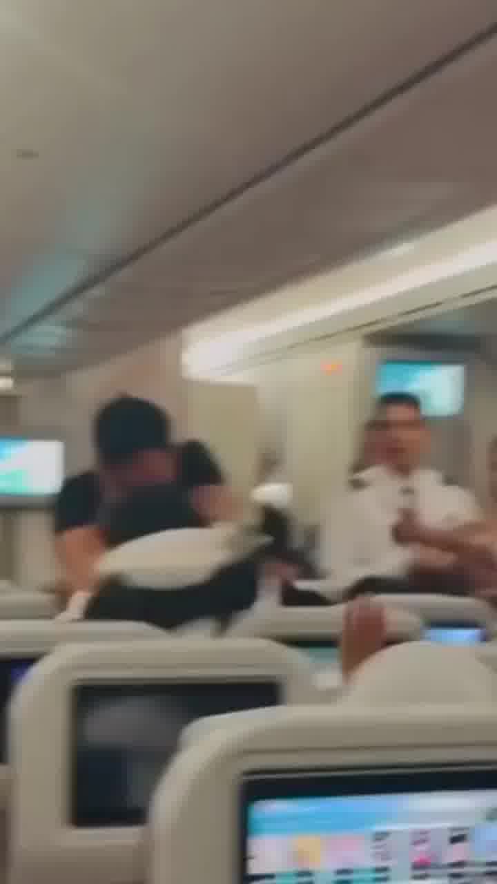 קארמה גרועה מאוד: תגרה פרצה בטיסה של חברת Biman Bangladesh Airlines