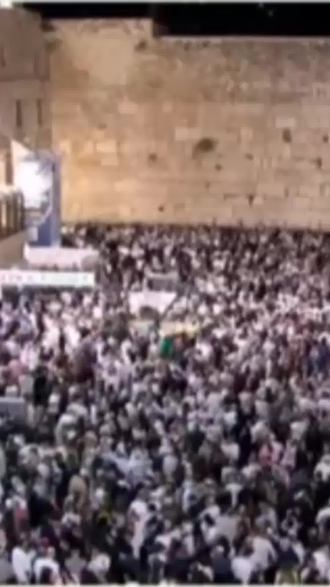 רגע לפני צום יום כיפור - עשרות אלפים הגיעו למעמד הסליחות המרכזי בכותל המערבי