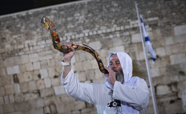 ערב יום הכיפורים: רבבות בכותל המערבי
