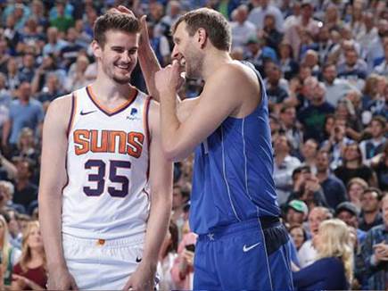 נוביצקי ובנדר. “הפלופ הגדול בתולדות פיניקס“ (GETTY) נוביצקי ובנדר. “הפלופ הגדול בתולדות פיניקס“ (GETTY)