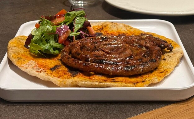 נקניקיית מולארד. בביס. אשדוד נקניקיית מולארד. בביס. אשדוד