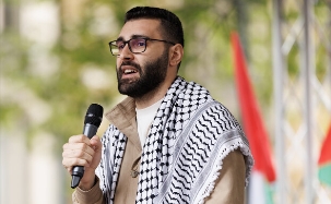 הצלם העזתי מועתז עזאיזה (צילום:  Dan Kitwood, Getty Images)
