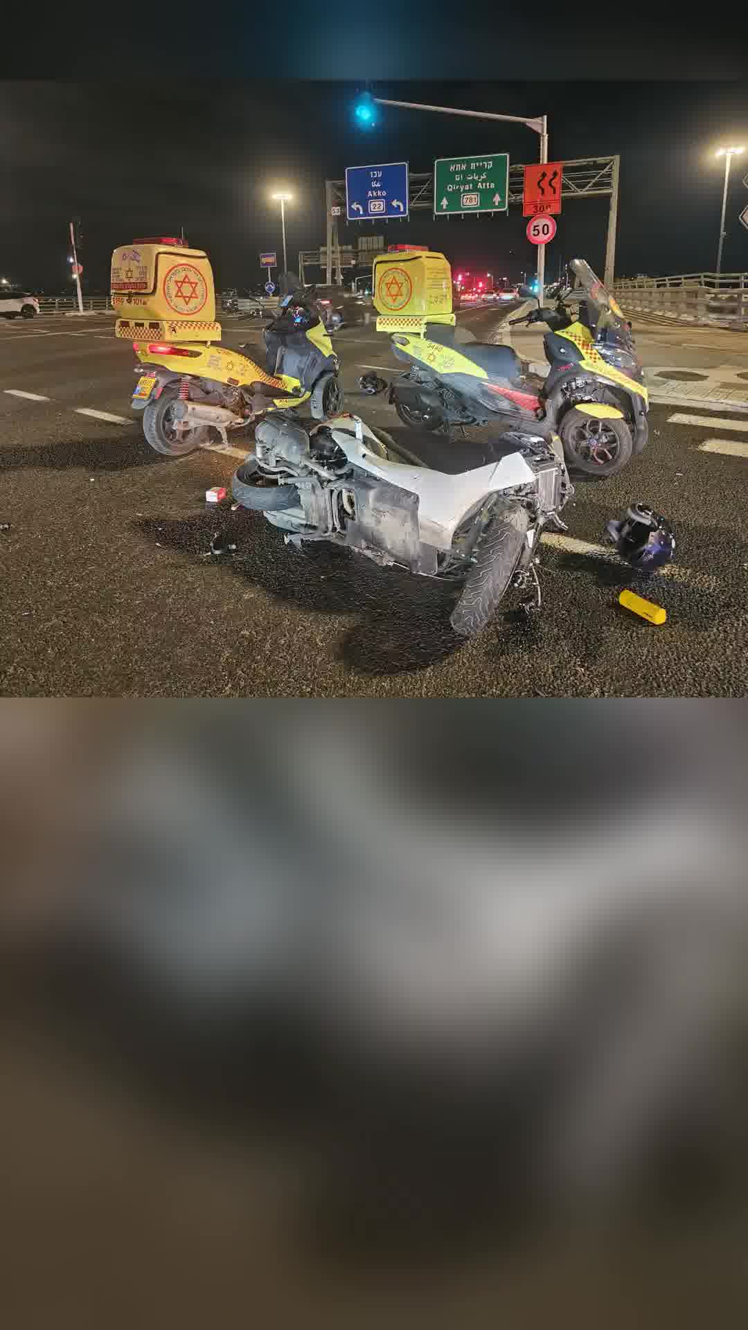 שני רוכבי אופנוע כבני 17 נפגעו מרכב ליד קריית אתא, מצבם בינוני