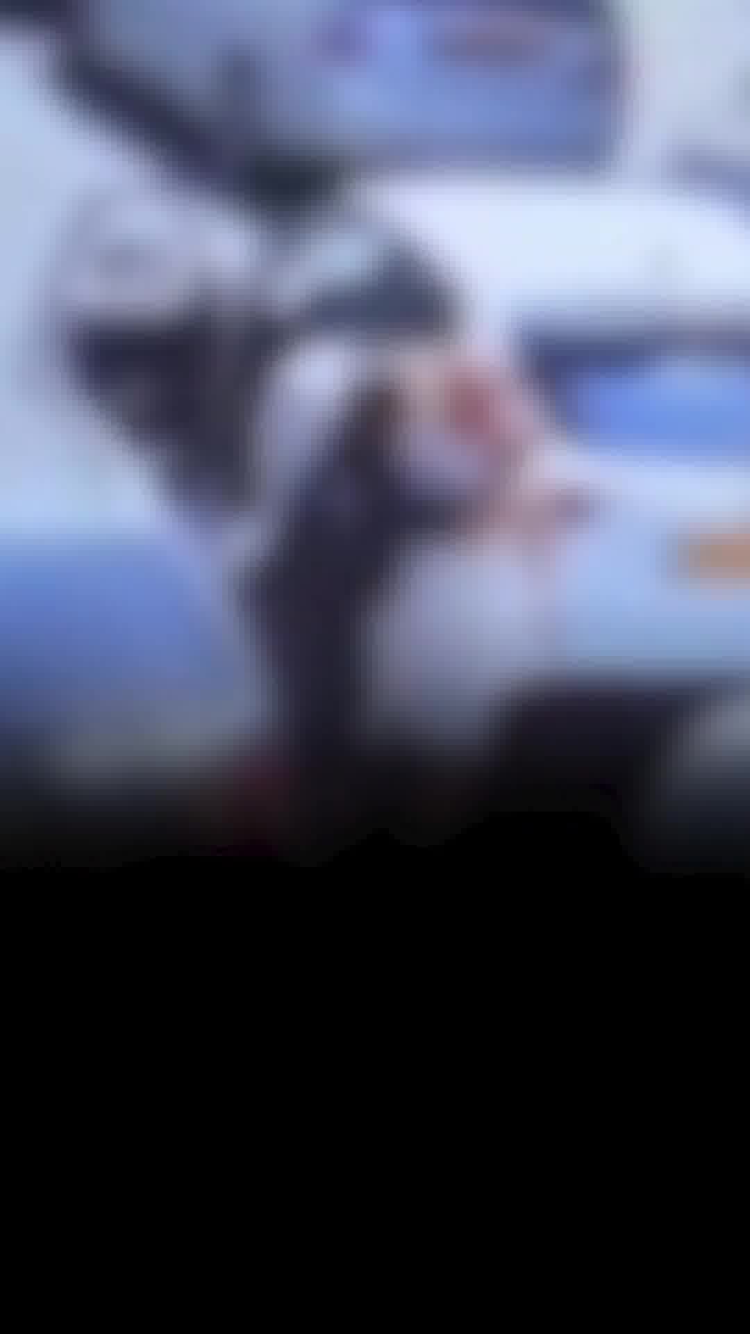 מתנפל על הנהג ודוקר אותו - בגלל ויכוח בכביש: התיעוד הקשה מתל אביב