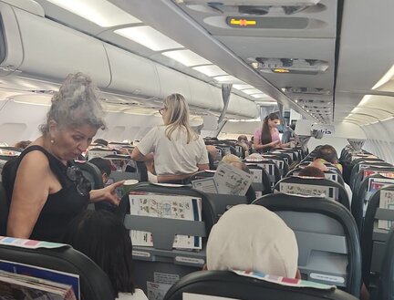לא קיבלה אישור לנחות: טיסת ארקיע הוסתה לקפריסין - הנוסעים נתקעו במטוס
