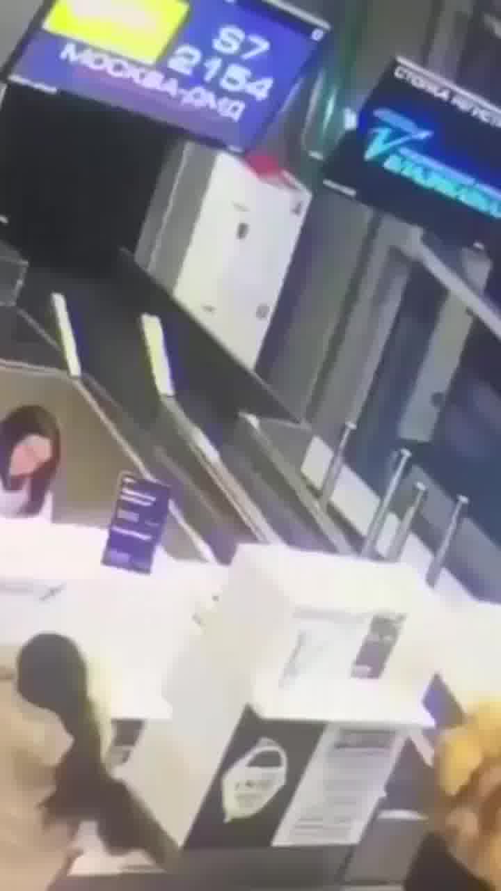 טורקיה: נוסעת קשישה שהייתה בדרכה לטיסה התבלבלה בין מסוע המזוודות לבין המדרגות הנעות