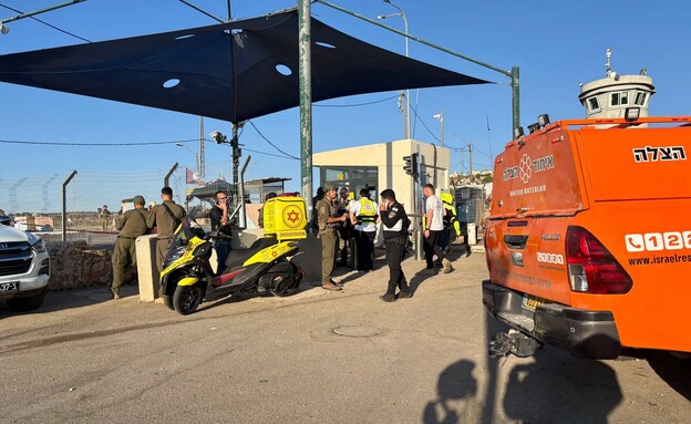 זירת הפיגוע במחסום בל שבכביש 443 ליד מודיעין זירת הפיגוע במחסום בל שבכביש 443 ליד מודיעין
