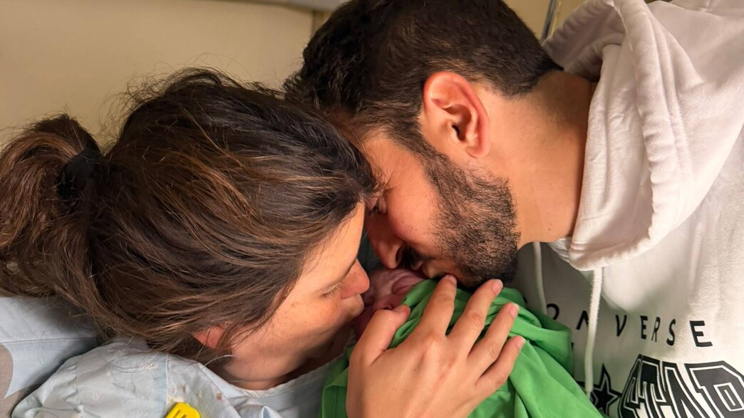 יונתן שמריז ואשתו נטלי הביאו לעולם בת יונתן שמריז ואשתו נטלי הביאו לעולם בת