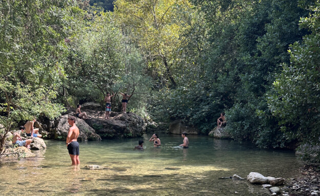 נחל כזיב אנשים בריכת הדלבים נחל כזיב אנשים בריכת הדלבים